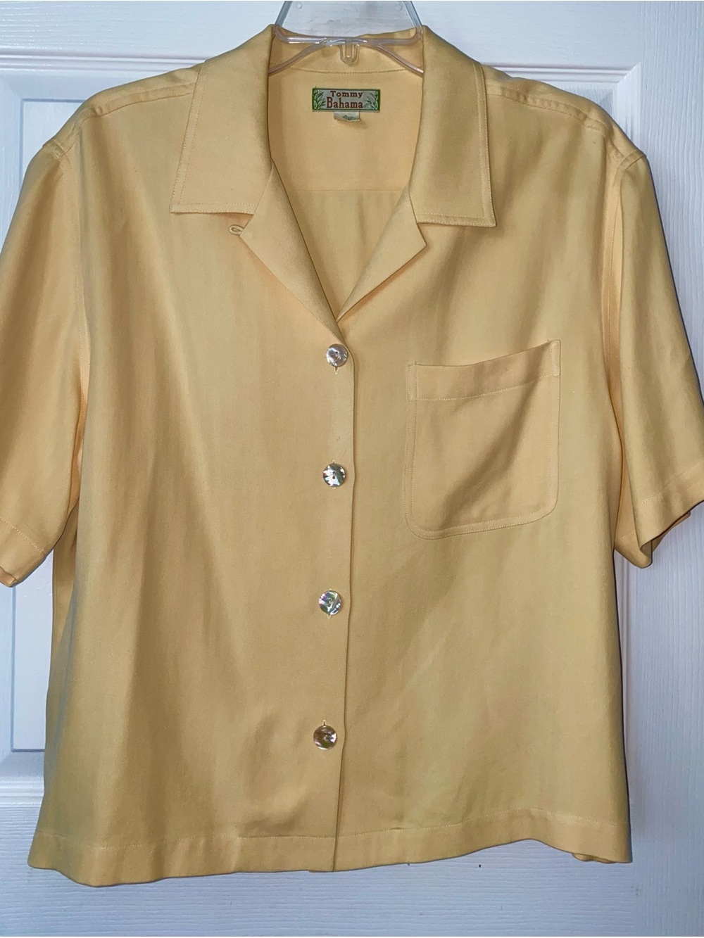 Tommy Bahama Pale Yellow Short Sleeve Camp-Style 100% Silk Shirt
